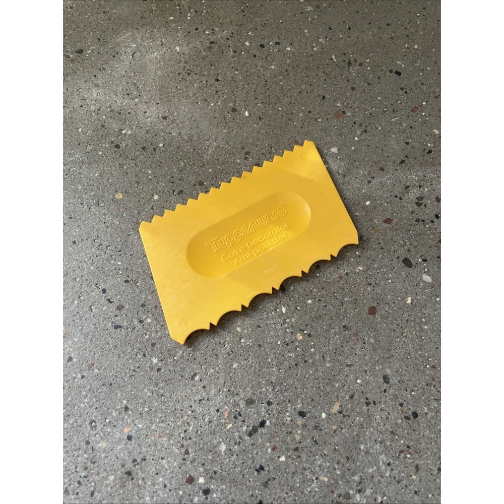 Vintage Tupperware Yellow‎ Cake Decorator 1558-4